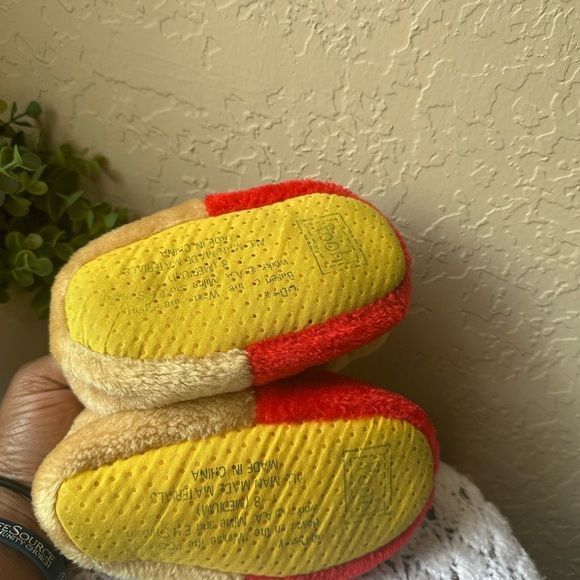 Disney Winnie the Pooh Plush 8.5in and Vintage Slippers Sz 7-8 - Red and Yellow - Picture 11 of 12
